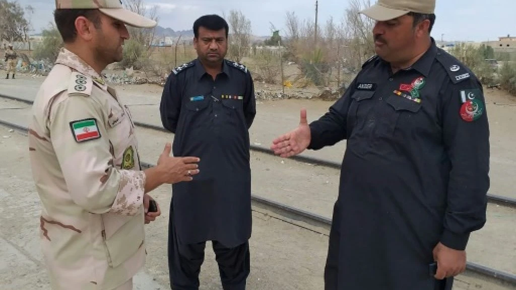 Iranian (L) and Pakistani security officials meet at Zero Point in the border town of Taftan on October 16, 2018, the day jihadists seized 12 Iranian security personnel near the border. (AFP)