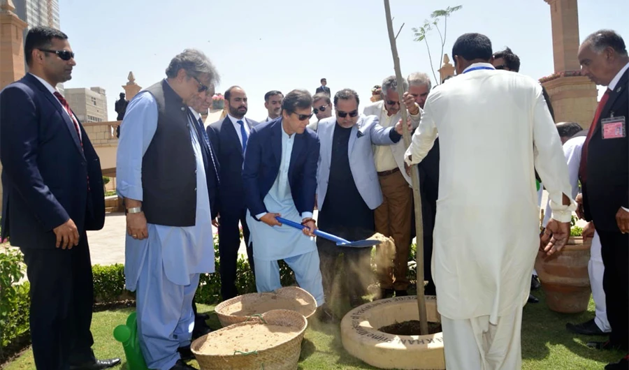 Prime Minister of Pakistan Imran Khanplanting a sapling at Bagh inb Qasim, Karachi on March 30, 2019. (PID)
