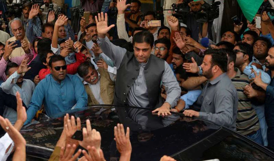 Hamza Shahbaz waves to supporters during the case hearing of his father and opposition leader Shahbaz Sharif in the corruption court in Lahore on Oct. 6, 2018. (AFP/File)