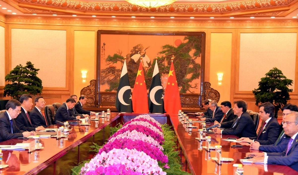 Prime Minister Imran Khan and President Xi Jinping leading the respective delegations during their meeting in Beijing, China, on April 28, 2019. (PID)