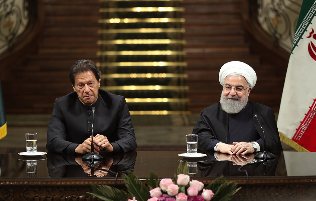 In this April 22, 2019 file photo, Iranian President Hassan Rouhani and Pakistani Prime Minister Imran Khan are addressing a joint press conference in Tehran. Pakistan has informed Iran in writing that it cannot execute the Iran-Pakistan gas pipeline project as long as Tehran is under a United States sanctions regime. (AFP)