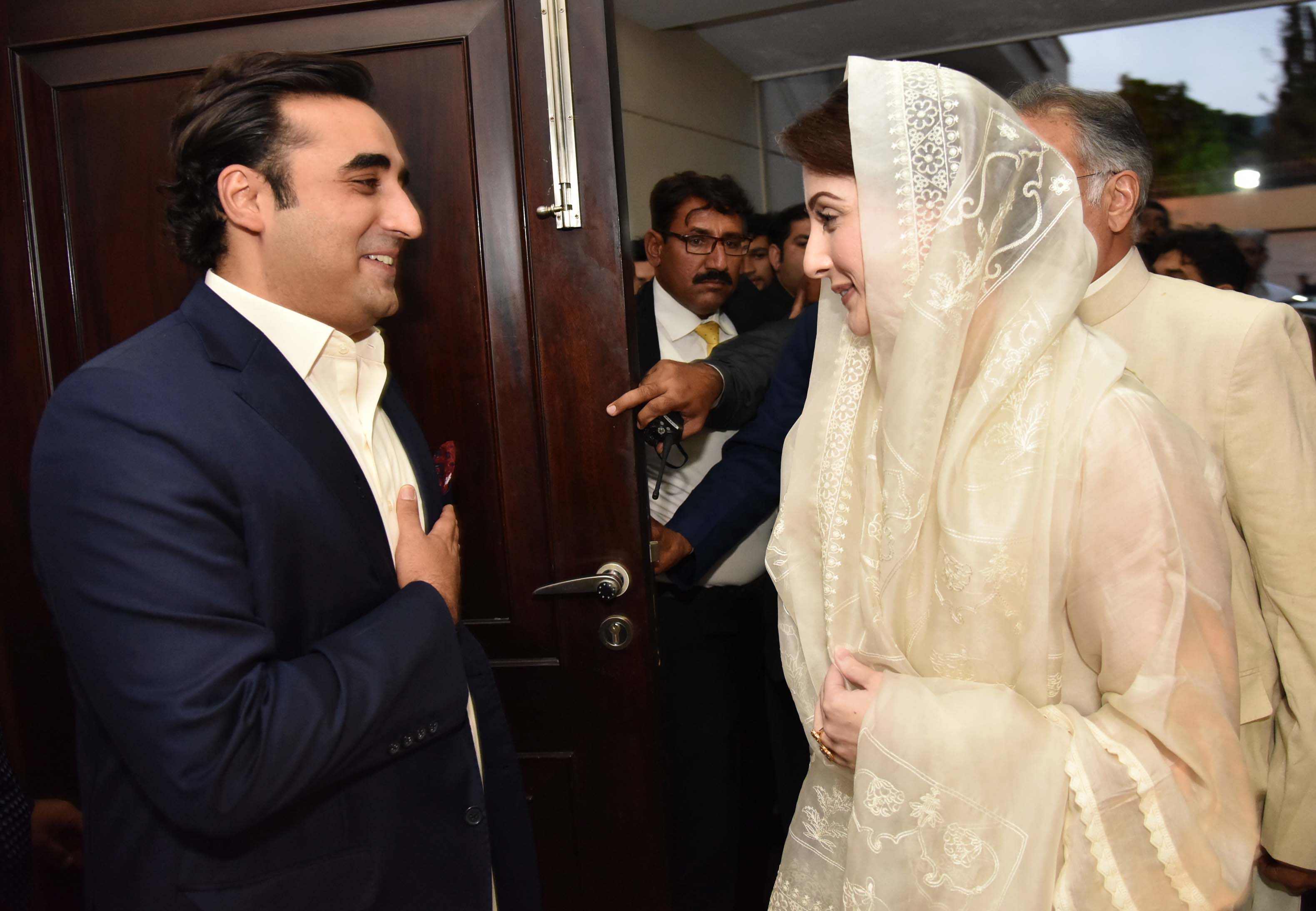 Pakistan Muslim League-Nawaz (PML-N) leader Maryam Nawaz with the chairman of Pakistan People Party (PPP) Bilawal Bhutto at an Iftar-dinner hosted by Bhutti in Islamabad on Sunday. ( PML-N photo))