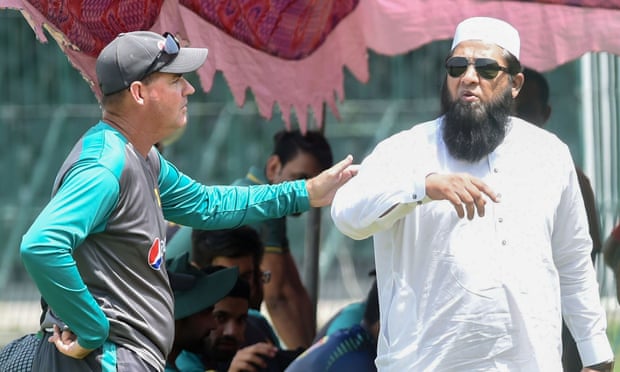 Pakistan’s coach Mickey Arthur (left) and the chief selector Inzamam-ul-Haq exchange opinions during practice in Lahore in April 2018. (AFP/File)