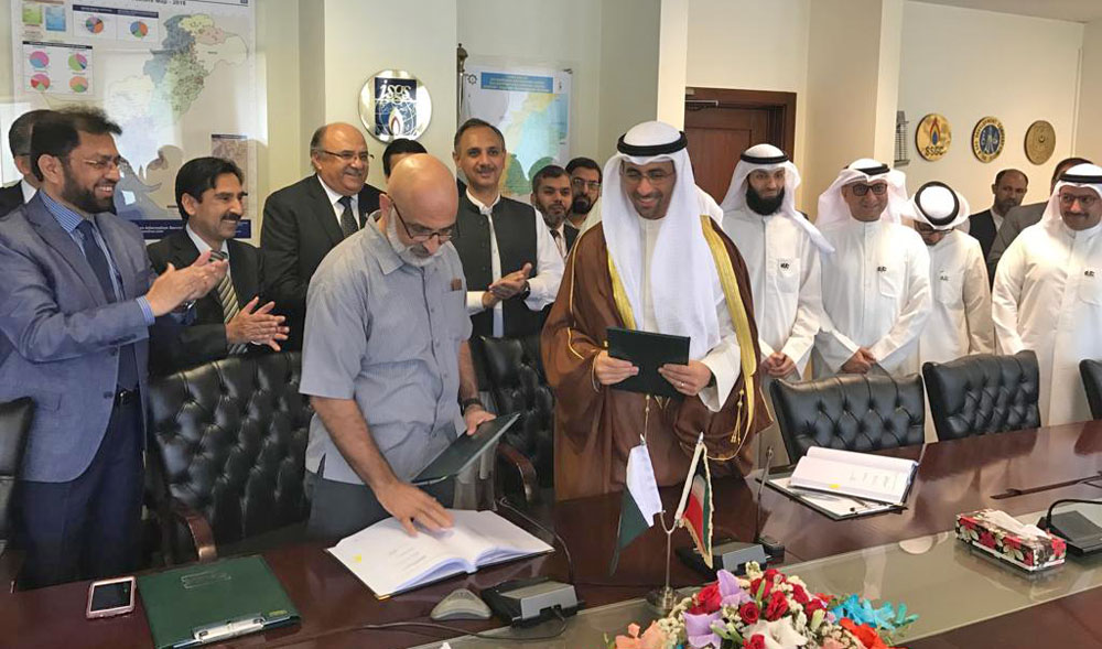 Pakistan’s Ministry of Petroleum and Kuwait Foreign Petroleum Exploration Company sign a hydrocarbon exploration agreement on Wednesday, May 22, 2019. (Photo Courtesy: Ministry of Petroleum)