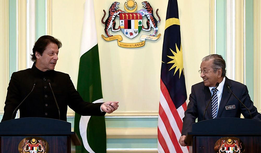 Prime Minister of Malaysia Dr Mahathir Mohamad and his Pakistan counterpart Imran Khan at a joint press conferenceat Putrajaya, Malaysia on November 21, 2018. (Photo courtesy: The Malaysian Insight)