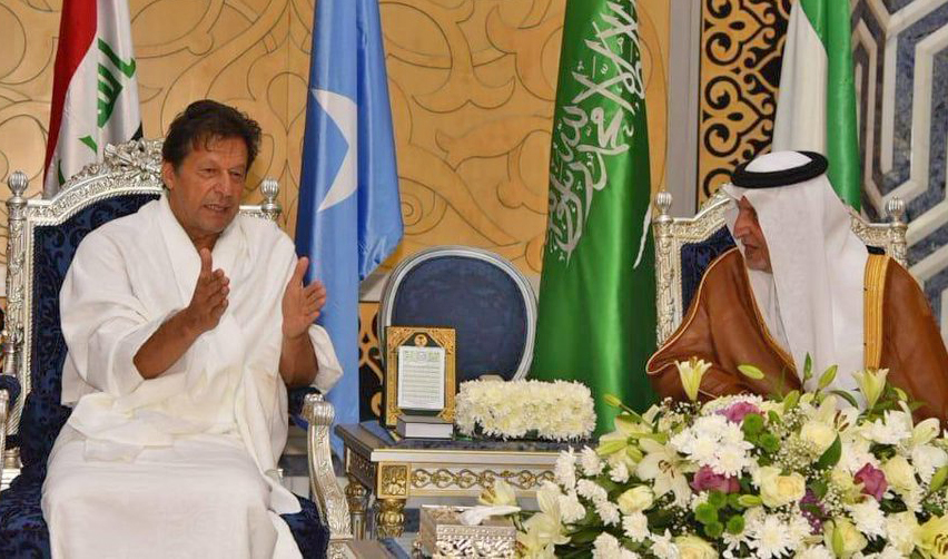 Prime Minister Imran Khan exchanging views with Governor Makkah Region Prince Khalid bin Faisal bin Abdulaziz Al Saud upon arrival at the Royal Terminal of King Abdulaziz International Airport in Jeddah KSA. (APP)