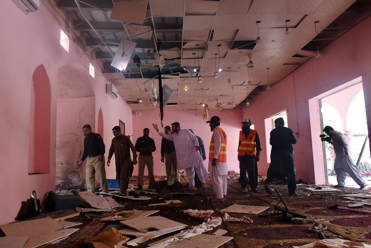 Police officers and rescue workers gather at the site after a blast in a mosque in Quetta, Pakistan May 24, 2019. (Reuters)