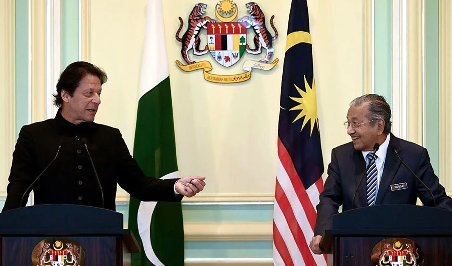 Prime Minister of Malaysia Dr Mahathir Mohamad and his Pakistan counterpart Imran Khan at a joint press conferenceat Putrajaya, Malaysia on November 21, 2018. (Photo courtesy: The Malaysian Insight)