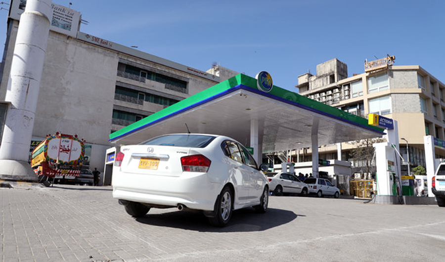 Image of a gas station in Islamabad on Monday April 01, 2019. Pakistan on Friday increased the prices of petroleum products by 1.7 to 3.9 percent, or from Rs1.5 to 4.5 per litter, for the month of June 2019. (AN photo)