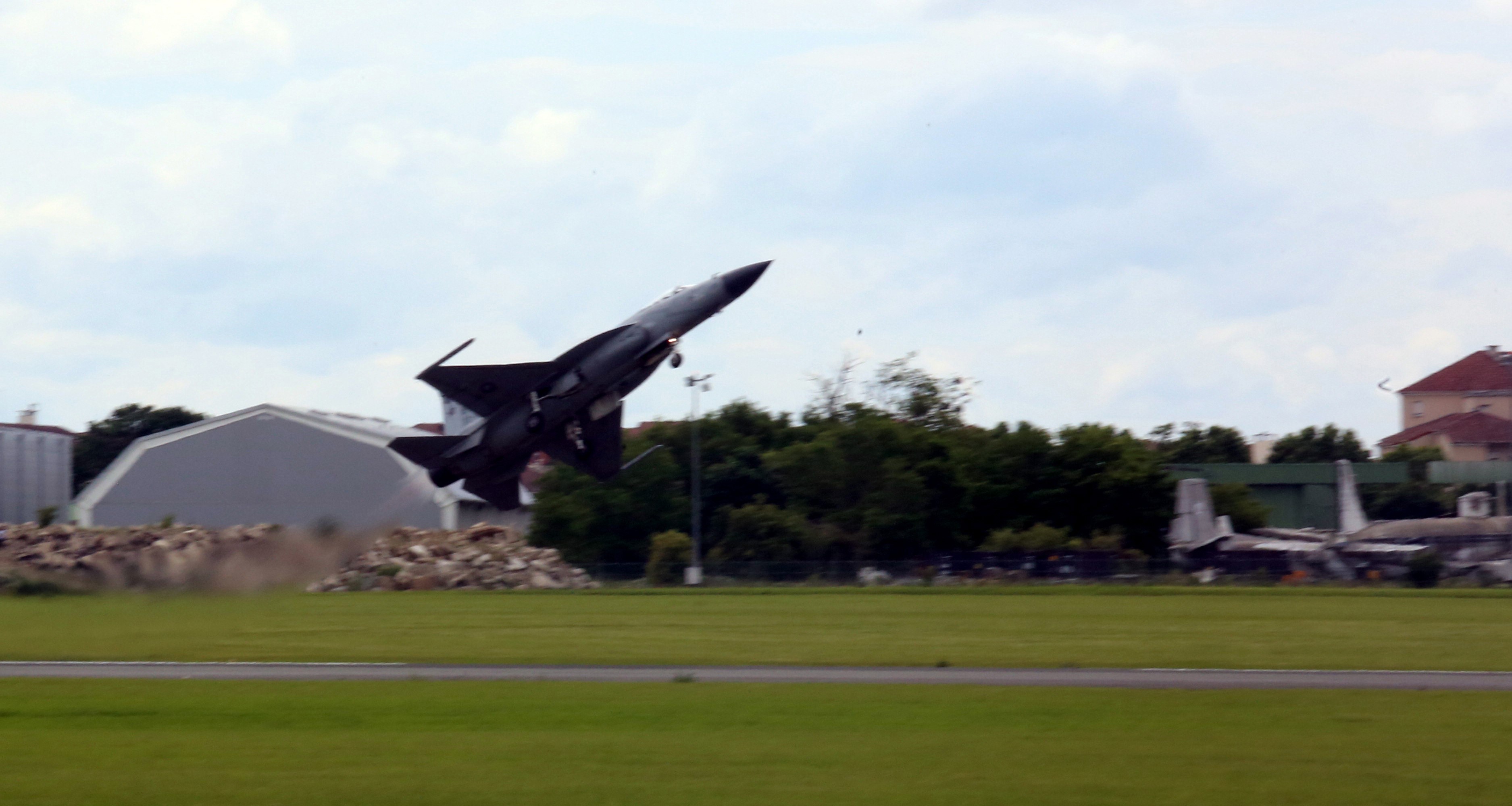 PAF’s JF-17 Thunder aircraft takes off during the practice session of the 53rd International Paris Air Show at the Le Bourget, Paris on June 15, 2019 – (Photo by Pakistan Air Force)