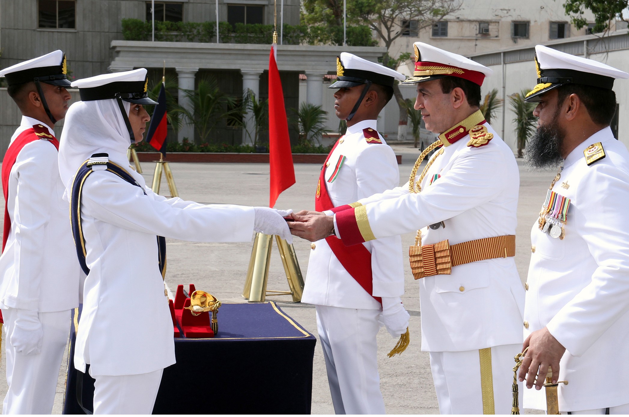 Commander Royal Saudi Naval Forces Vice Admiral Fahad bin Abdullah Al Ghofaily presents a gold medal to a Pakistan cadet officer at the 111th course commissioning parade of Pakistan’s Naval Academy in Karachi, June 29, 2019. (Photo Courtesy – Pakistan Navy)