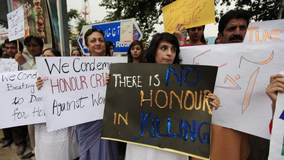 Members of civil society protest against a recent "honor" killing in Islamabad, Pakistan on May 29, 2014. (Reuters / File)