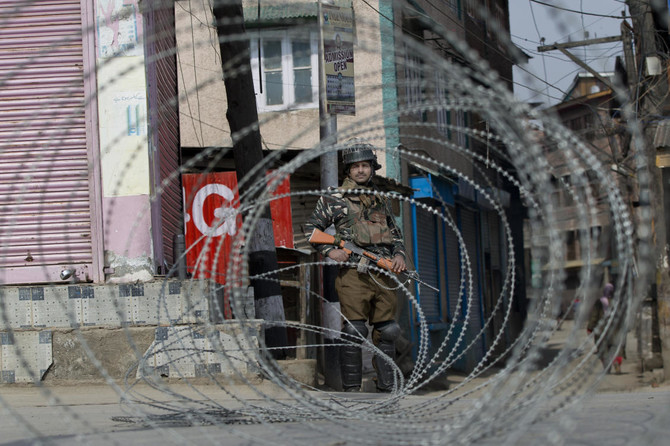 A paramilitary soldier patrols the streets of Srinagar before the security lockdown. (File/AFP)