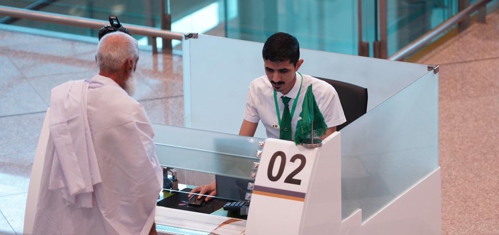 Pakistani pilgrims complete traveling procedures at Islamabad International Airport within Makkah Road Initiative, which has been implemented in their country this year to facilitate and expedite entry procedures upon their arrival in the Kingdom of Saudi Arabia, July 20, 2019. (SPA)