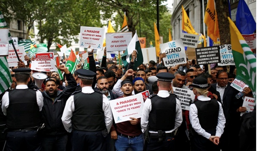 Demonstrators hold banners during a protest against the scrapping of the special constitutional status in Kashmir by the Indian government, outside the Indian High Commission in London, Britain, August 15, 2019. (REUTERS/Henry Nicholls)