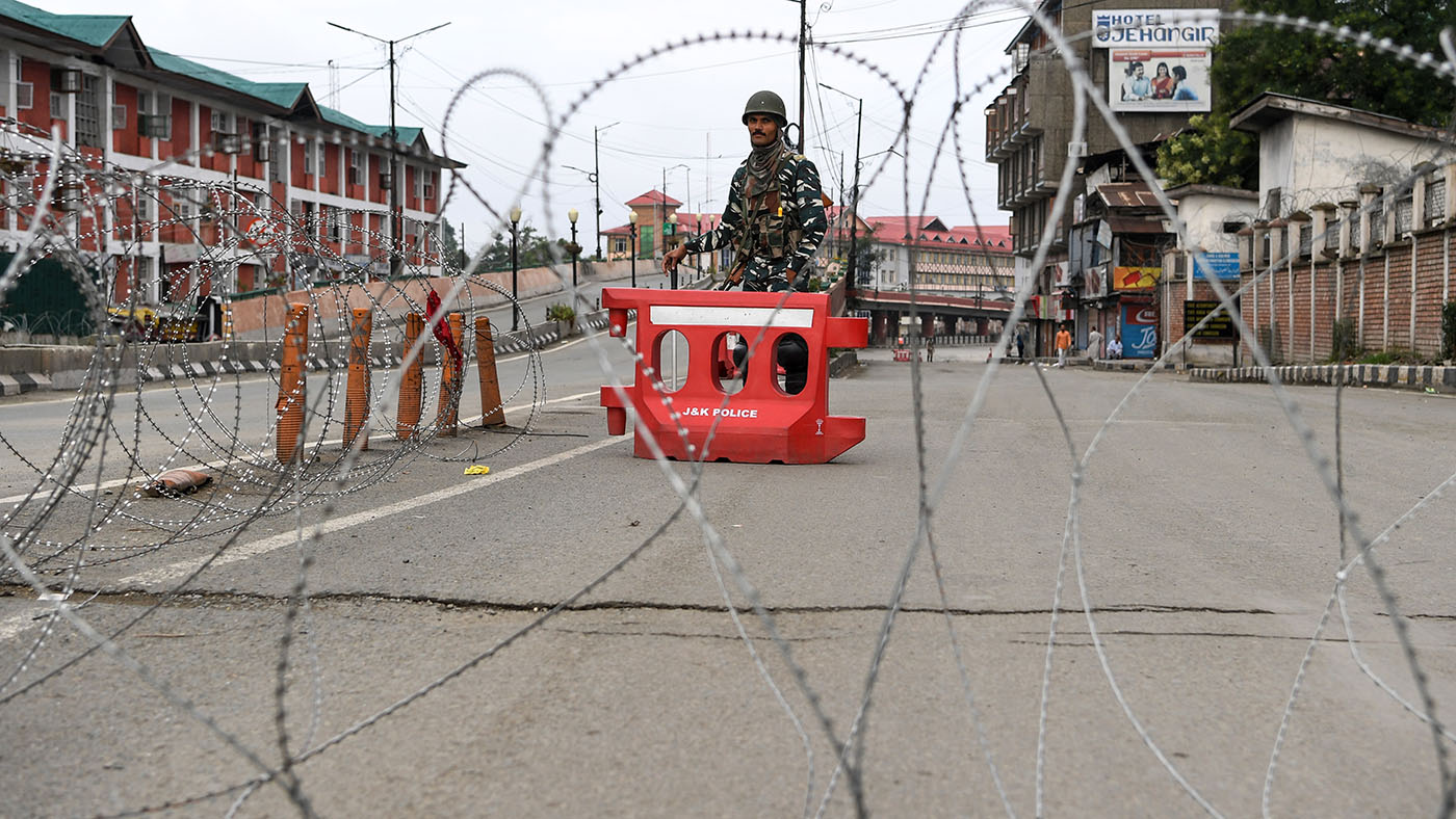 A security personnel stands guard on a deserted road during a lockdown in Srinagar on August 15, 2019, as India celebrates its 73rd Independence Day. (AFP)