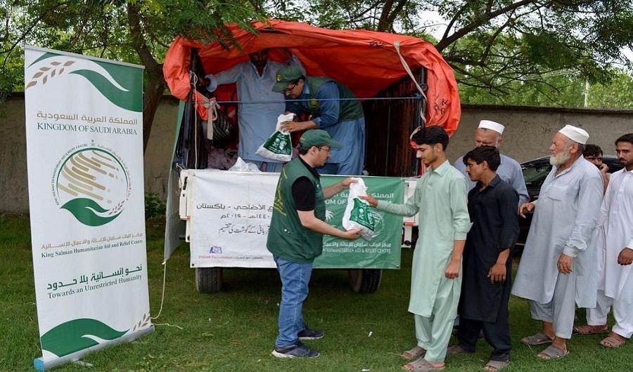 King Salman Humanitarian Aid and Relief Center, KSrelief, distributed sacrificial meat in Pakistan to 38,304 people in August 2019. (SPA)
