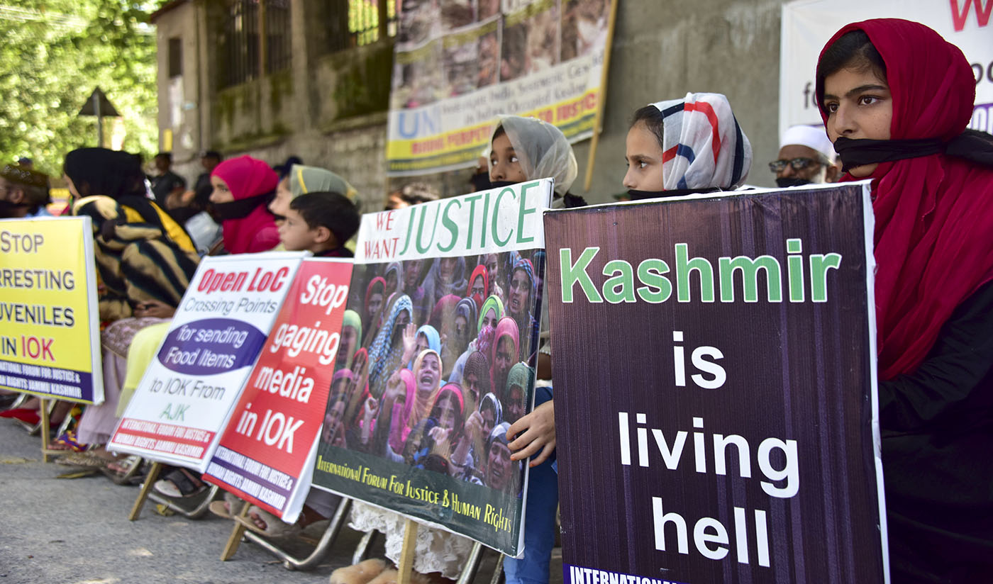 Kashmiri refugees in Azad Jammu and Kashmir take part in an anti-Indian protest rally in Muzaffarabad on Aug. 18, 2019. (AFP)