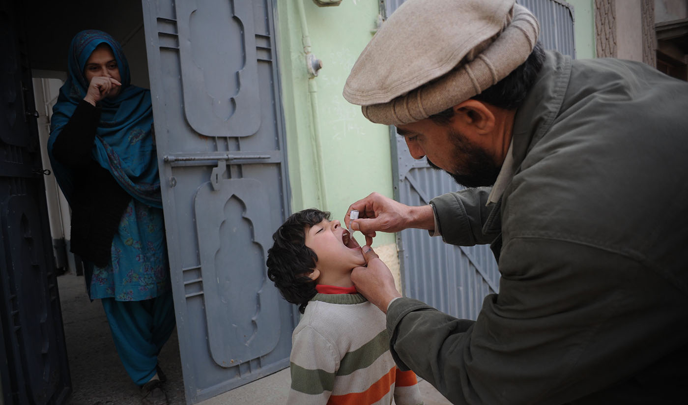 In this file photo, a Pakistani health worker administers a polio vaccination to a child during a polio immunizations campaign in Peshawar on Feb. 2, 2014. (AFP)