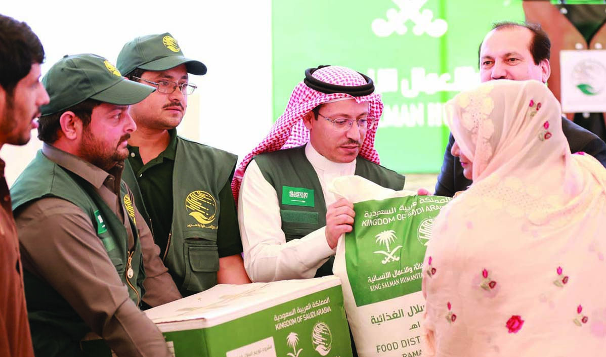 A KSRelief official distributes food packets in Islamabad on April 30, 2019. (Photo Courtesy: KSRelief)