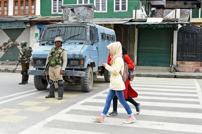 Mobile phone service restored in Kashmir on Thursday that was suspended on Aug 5 by Indian government. (AFP)