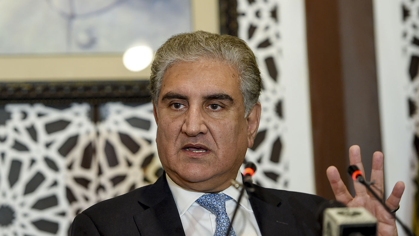 Pakistan Foreign Minister Shah Mehmood Qureshi speaks to media representatives on the Kashmir issue at the Foreign Ministry in Islamabad on Aug. 10, 2019. (AFP/File)