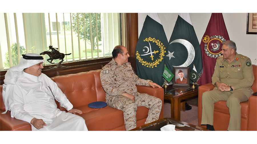 Major General Talal Abdullah Al-Otaibi, center, called on Pakistan Army Chief General Qamar Javed Bajwa, right, in Rawalpindi on Sept. 12, 2019. (ISPR)