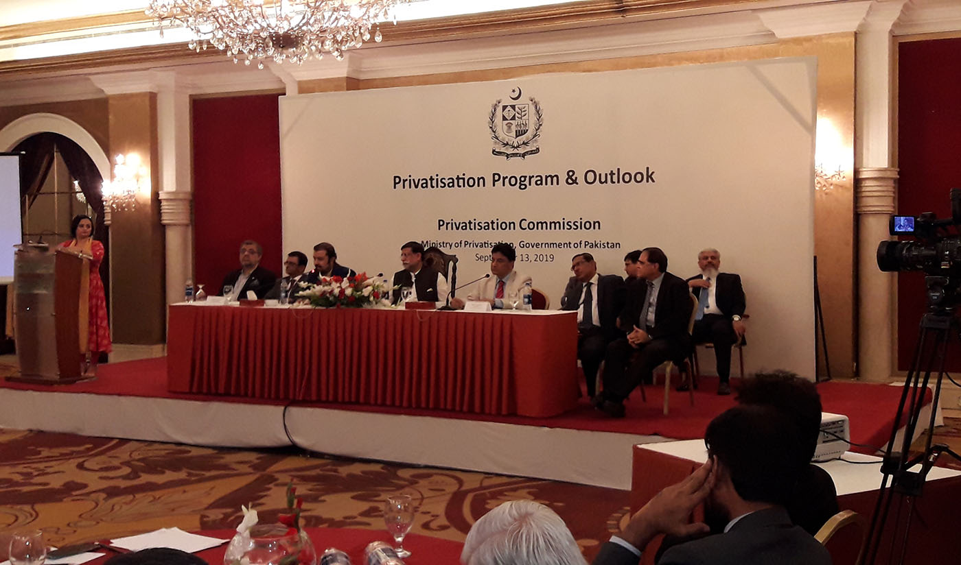 Federal Minister for Privatization Mohammad Mian Soomro along with other officials is spelling out the privatization program here in Karachi on September 13, 2019. (AN photo)