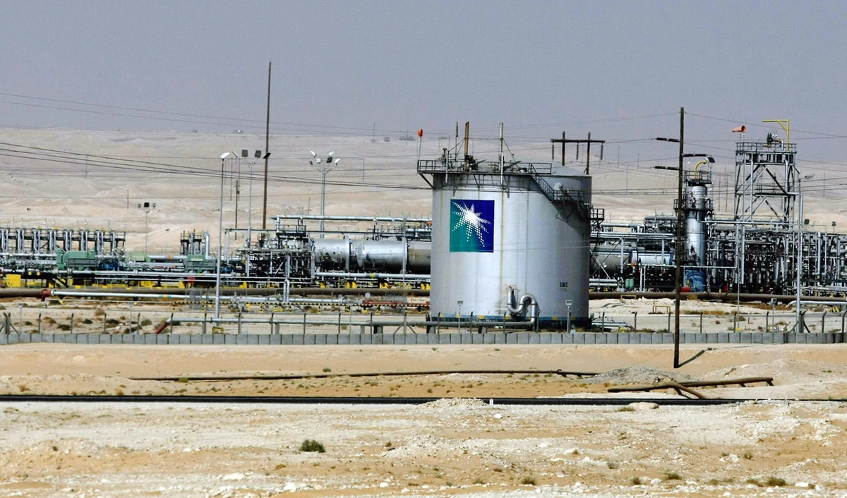 A general view shows the Saudi Aramco oil facility in Dammam city, 450 kms east of the Saudi capital Riyadh on Nov. 23, 2007. (AFP/File)