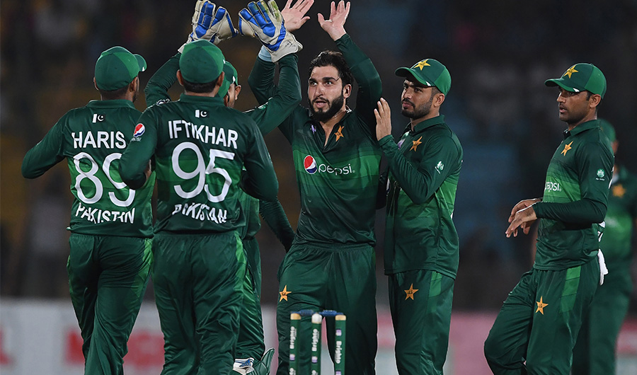 Pakistan's cricketers celebrate after the dismissal of Sri Lanka's batsman Avishka Fernando during the second one day international (ODI) cricket match between Pakistan and Sri Lanka at the National Cricket Stadium in Karachi on September 30, 2019. (AFP)