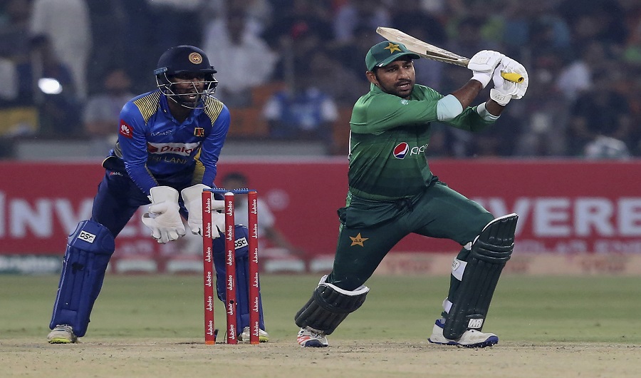Pakistani batsman Sarfraz Ahmed, left, plays a shot while Sri Lankan wicketkeeper Minod Bhanuka looks on during 1st Twenty20 match at Gaddafi stadium in Lahore, Pakistan, Saturday, Oct. 5, 2019. (AP)