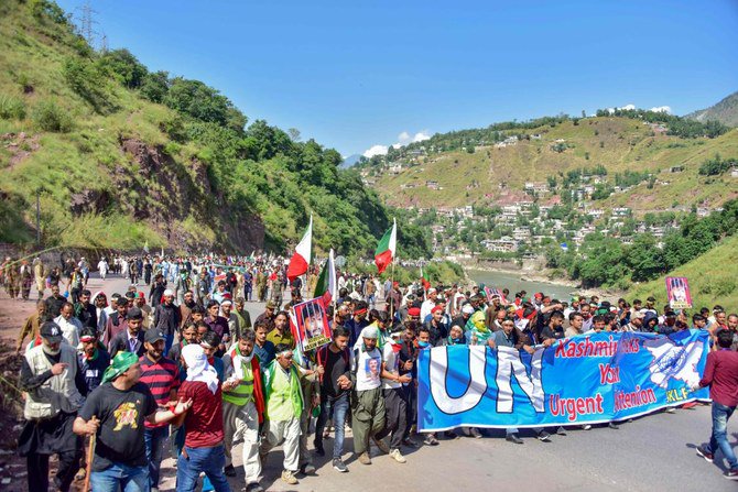 Kashmiri people march toward the border town of Chokathi to protest against the Indian government lockdown of Indian-controlled Kashmir, in Muzaffarabad on October 5, 2019. (AFP)