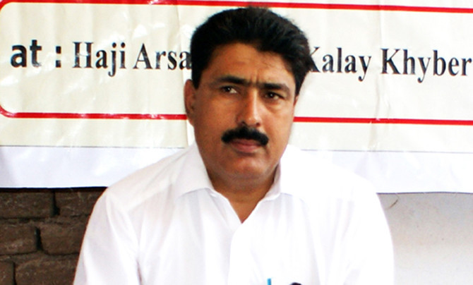 Pakistan Foreign Minister Makhdoom Mehmood Shah Qureshi has said that Islamabad is open to discuss the issue of Dr. Shakil Afridi, who is considered a Central Investigation Agency (CIA) hero in the United States for helping Washington track down terrorist Osama bin Laden. (AFP/File)