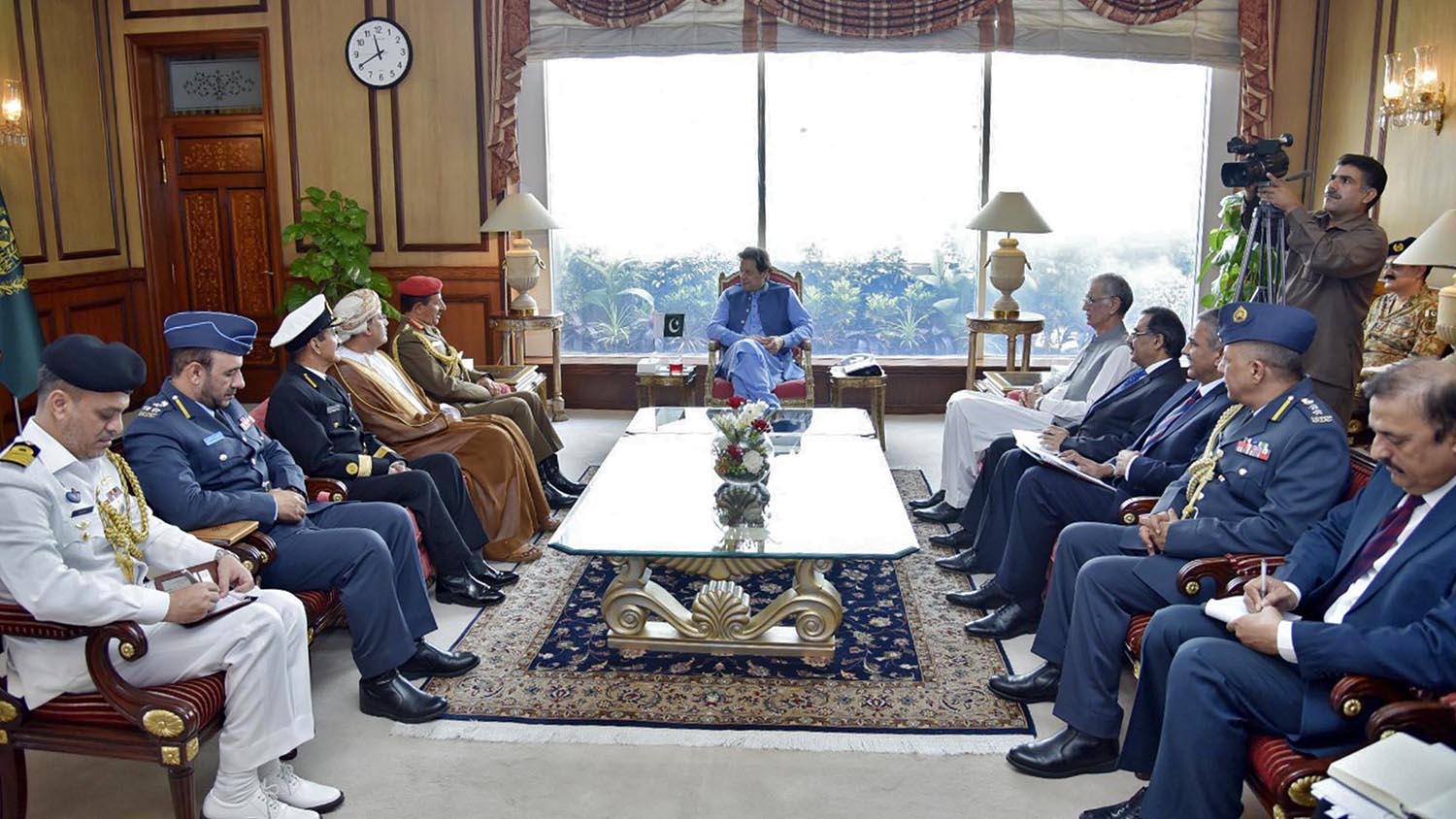 A delegation led buy Lt. General Ahmad Bin Harith Bin Nassir Al-Nabhani, Chief of Staff Sultan's Armed Forces, Oman, met Prime Minister Imran Khan in Islamabad on Oct. 17, 2019. (PID)