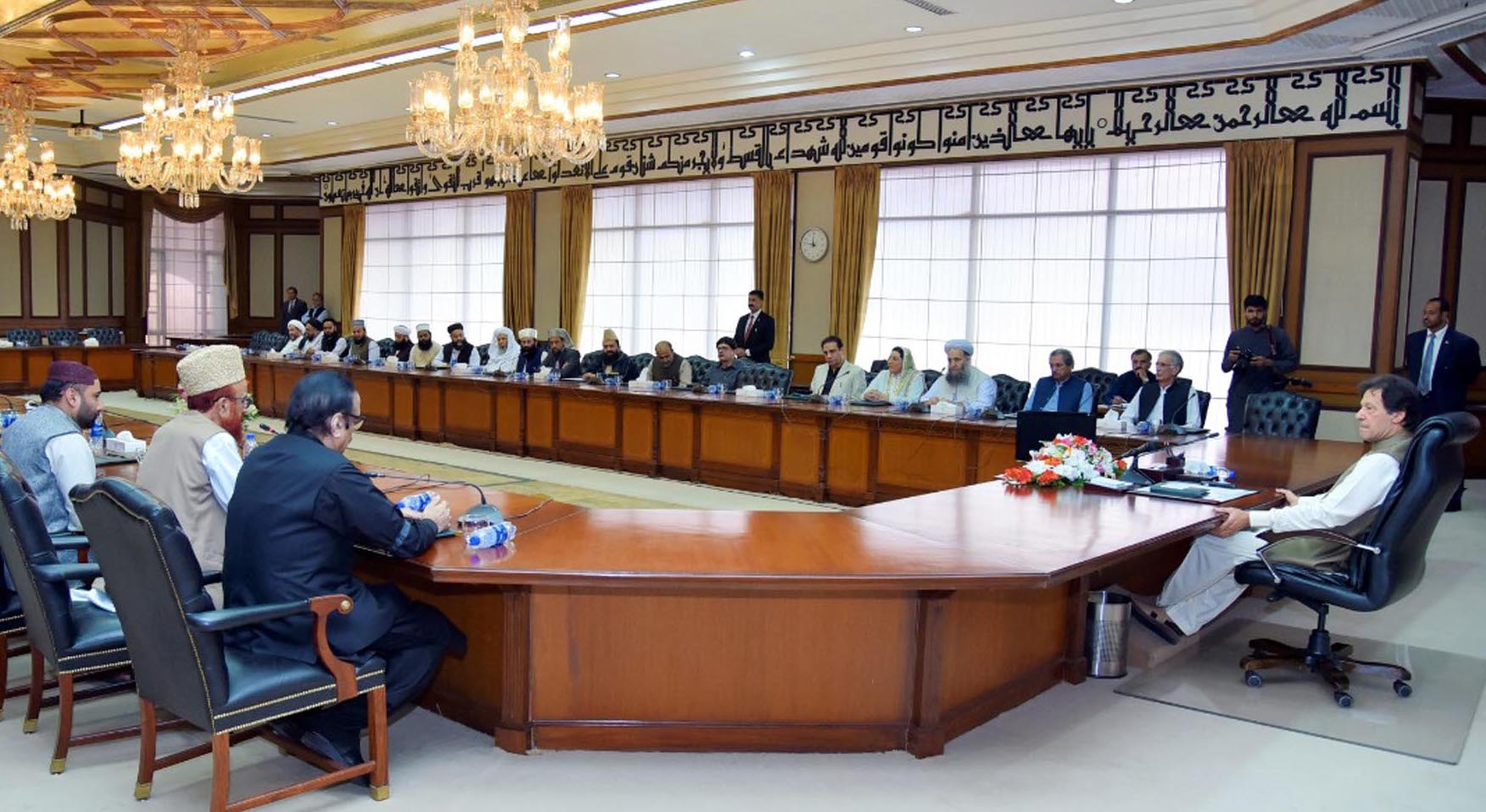 Prime Minister of Pakistan Imran Khan meets delegation of religious scholars at his office in Islamabad on Oct. 18. 2019. ( PID photo)