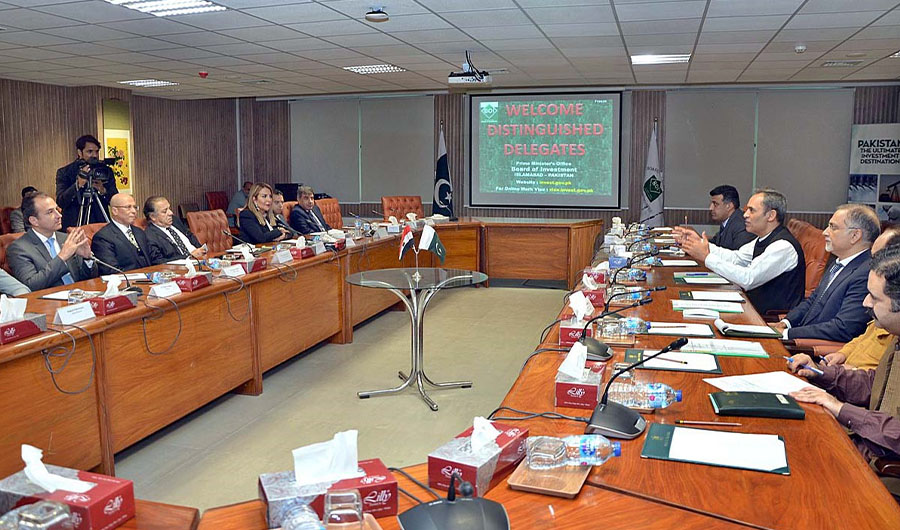 A high level business delegation from Egypt in a meeting with Chairman BOI, Syed Zubair Gillani at BOI on October 03, 2019. (APP)