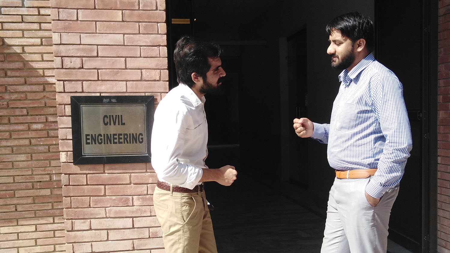 Muhammad Israr Khan (left) talks to his former Lecturer Raja Tasaddiq at COMSATS University Islamabad Wah Campus outside civil engineering department on October 22, 2019. (AN Photo)