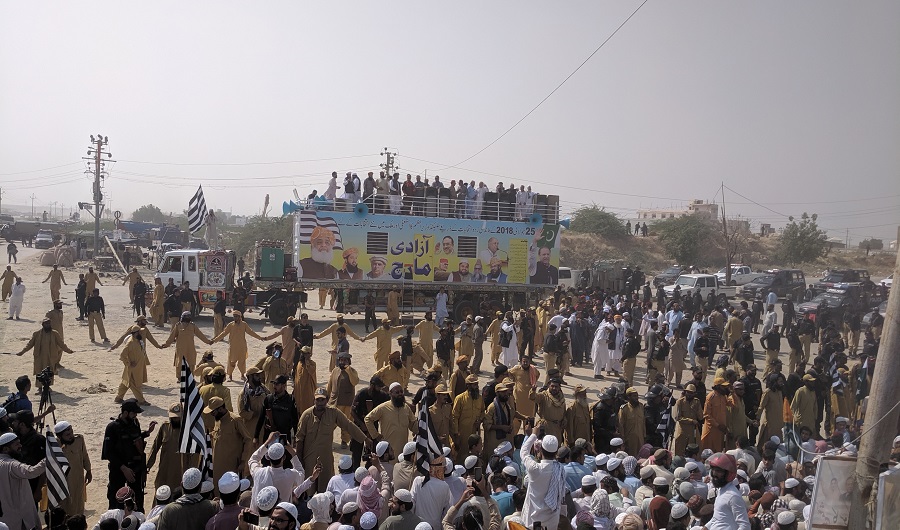 JUI-F chief Maulana Fazlur Rehman, PPP leader Raza Rabbani, provincial minister Saeed Ghani, former Governor Muhammad Zubair standing on container of JUI-F’s Azadi March (Supplied)