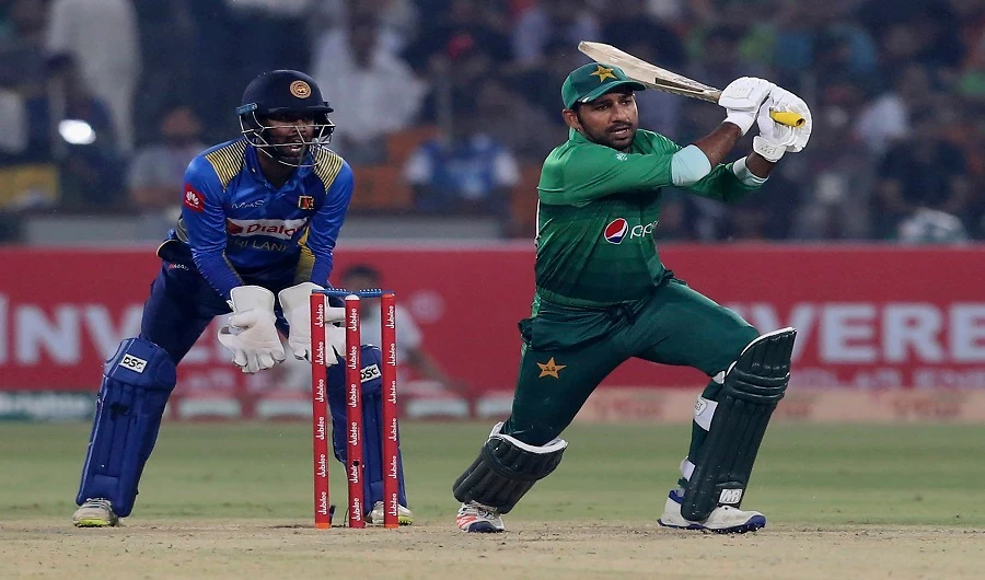 Pakistani batsman Sarfraz Ahmed, left, plays a shot while Sri Lankan wicketkeeper Minod Bhanuka looks on during 1st Twenty20 match at Gaddafi stadium in Lahore, Pakistan, Saturday, Oct. 5, 2019. (AP)