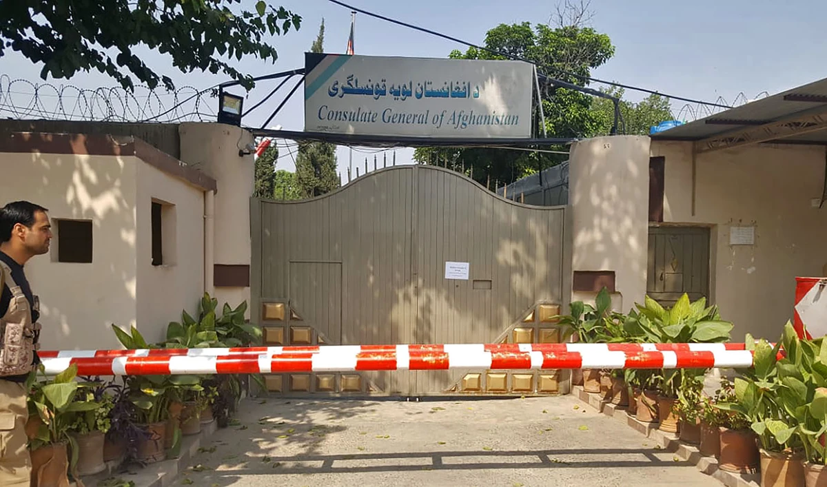 Wide view of the main gate of the Consulate General of Afghanistan in Peshawar, which closed indefinitely to protest the removal of its flag from a disputed property in Peshawar called Afghan Market, Oct 12, 2019. (AN photo)