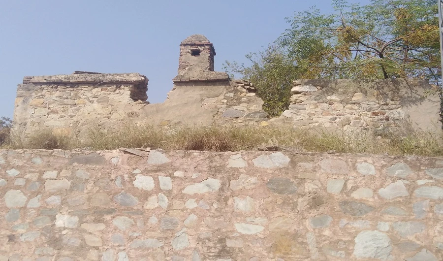 The relics of ruined walls of the Mughal King Akbar's Fort at Hund. Hund is the site where Alexander the Great crossed the Indus River in 327 BC. In July this year, a delegation from South Korea had hinted to declare Swabi district rich in Buddhist relics, a sister city of Seoul’s Yeonggwang county, an official said. (Arab News)