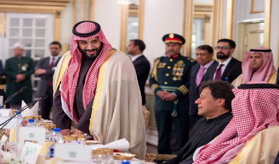 Crown Prince of Saudi Arabia Mohammed bin Salman and Prime Minister of Pakistan Imran Khan at a banquet held in the crown prince's honor in Islamabad Feb 17, 2019. (SPA/File)