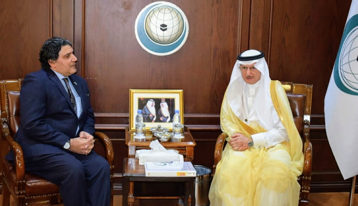 Pakistan’s Ambassador to Saudi Arabia Raja Ali Ejaz met the Organization of Islamic Cooperation Secretary General Dr. Yousaf Ahmed Al-Othaimeen at the OIC Secretariat in Jeddah on October 6, 2019. (Photo Courtesy: Consulate General of Pakistan, Jeddah)