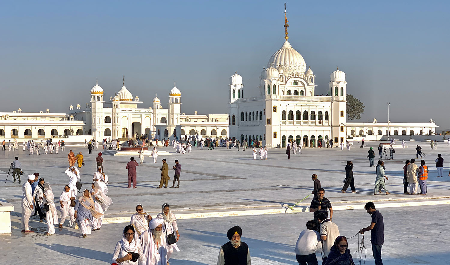 Sikh pilgrims gather at the shrine of Guru Baba Nanak in Pakistan’s Kartarpur on Nov. 4, 2019. (AN photo by Sib Kaifee)