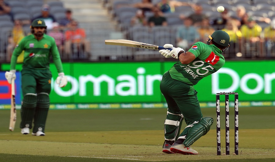 Iftikhar Ahmed (R) of Pakistan tries to avoid a bouncer during the third and final Twenty20 match between Australia and Pakistan at Optus Stadium in Perth on November 8, 2019. (AFP)