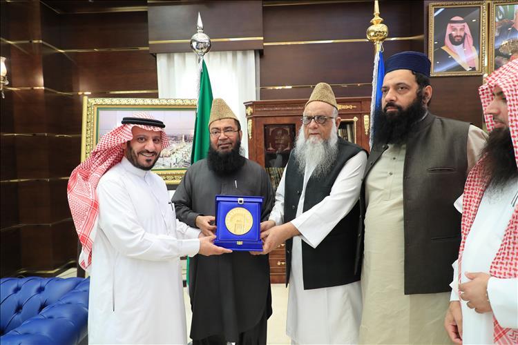 Leader of Pakistan’s Ahl Al-Hadith Central Society Dr. Sajid Mir and his delegation members met Dr. Abdullah Al-Otaibi, Acting Rector of the Islamic University in Madinah, on November 14, 2019. (Photo Courtesy: Islamic University in Madinah)