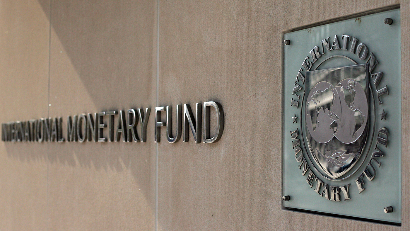 The International Monetary Fund seal is seen April 5, 2007, along Pennsylvania Avenue in Washington, DC. (AFP/File)