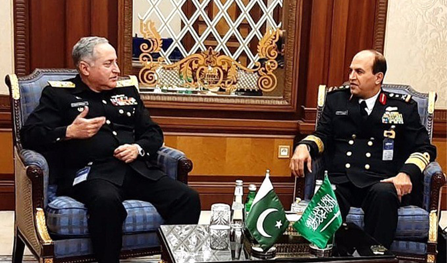 Pakistan Navy Chief Admiral Zafar Mahmood Abbasi meets Royal Saudi Naval Forces Commander Vice Admiral Fahad bin Abdullah Al-Ghofaily in Riyadh on Monday. (Photo courtesy of Pakistan Navy)