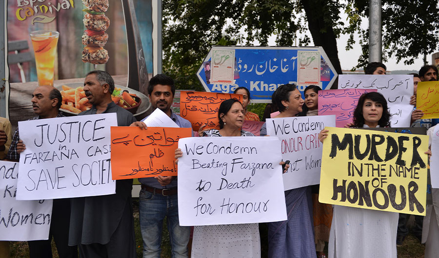Pakistani human rights activists hold placards as they chant slogans during a protest in Islamabad on May 29, 2014 against the killing of pregnant woman Farzana Parveen was beaten to death with bricks by members of her own family for marrying a man of her own choice in Lahore. (AFP)