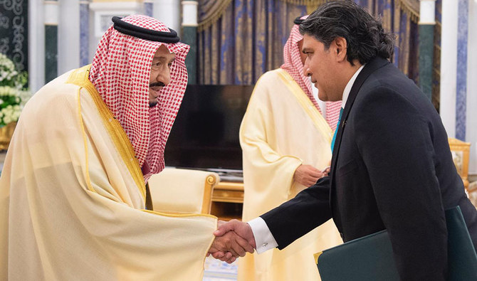 Pakistan’s new ambassador to the Kingdom of Saudi Arabia, Raja Ali Ejaz, presented his credentials to King Salman on Sunday. (Photo Courtesy: Pakistan Embassy in Riyadh)